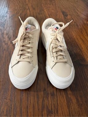 Brand new Nike Women’s Tan/White Low-Top Lift Sneakers Size 9.5